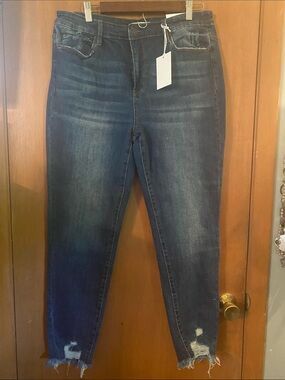 Zenana Outfitters Skinny High-Rise Distressed Dark Blue Jeans